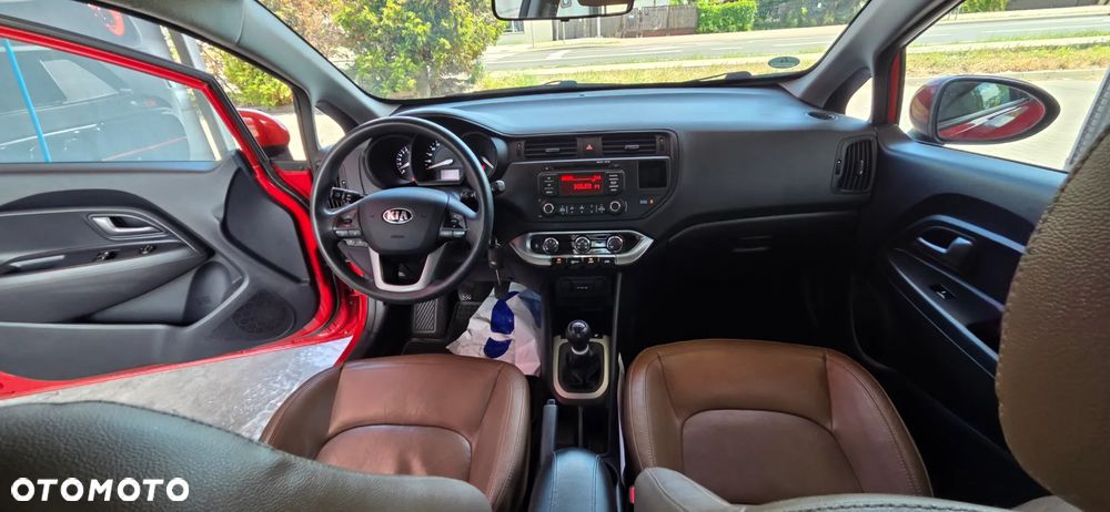 Kia Rio 1.2 Fifa World Cup Edition - 36