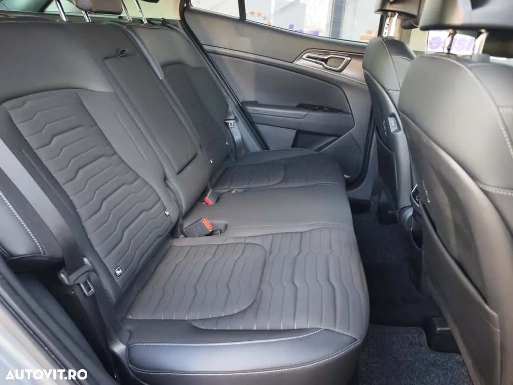 Kia Sportage 1.6 T-GDI HEV 6AT 4x2 Business Line - 16