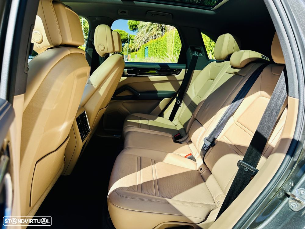 Porsche Cayenne - 24