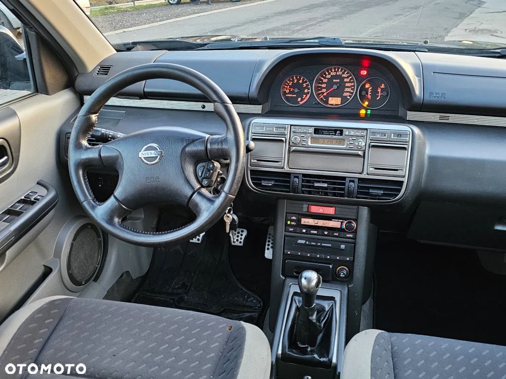 Nissan X-Trail 2.0 4x2 Comfort - 36