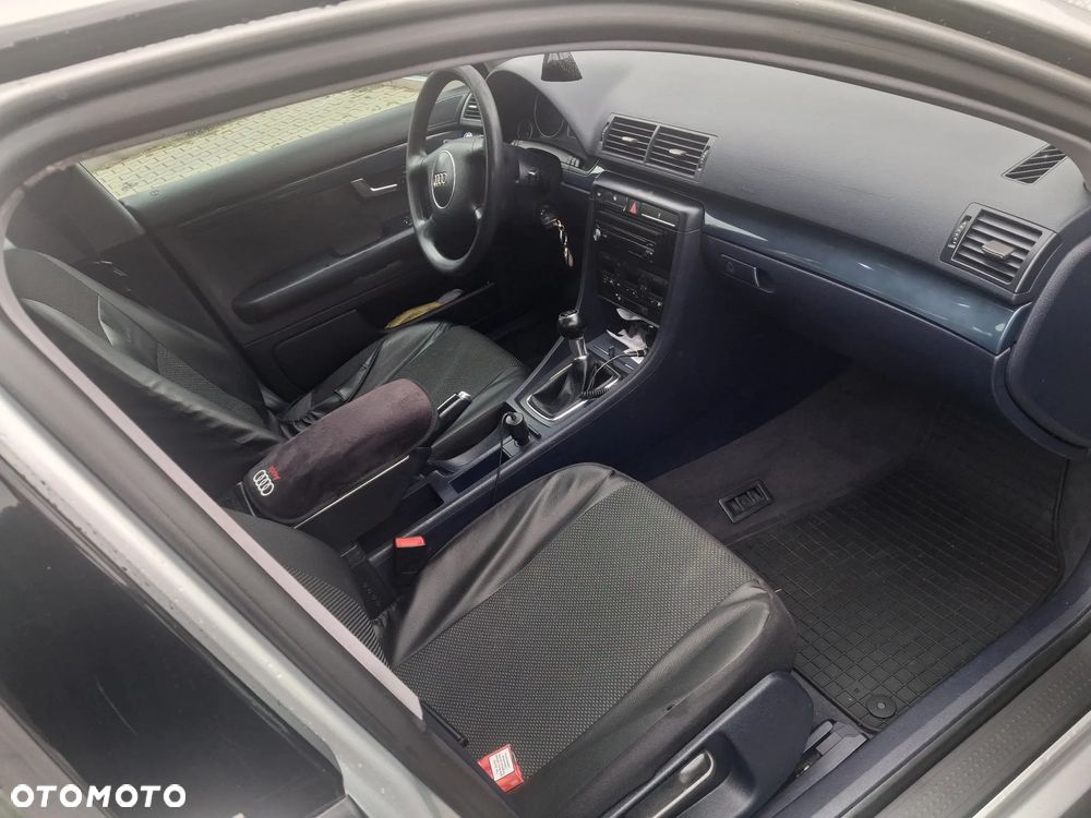 Audi A4 Limousine - 11