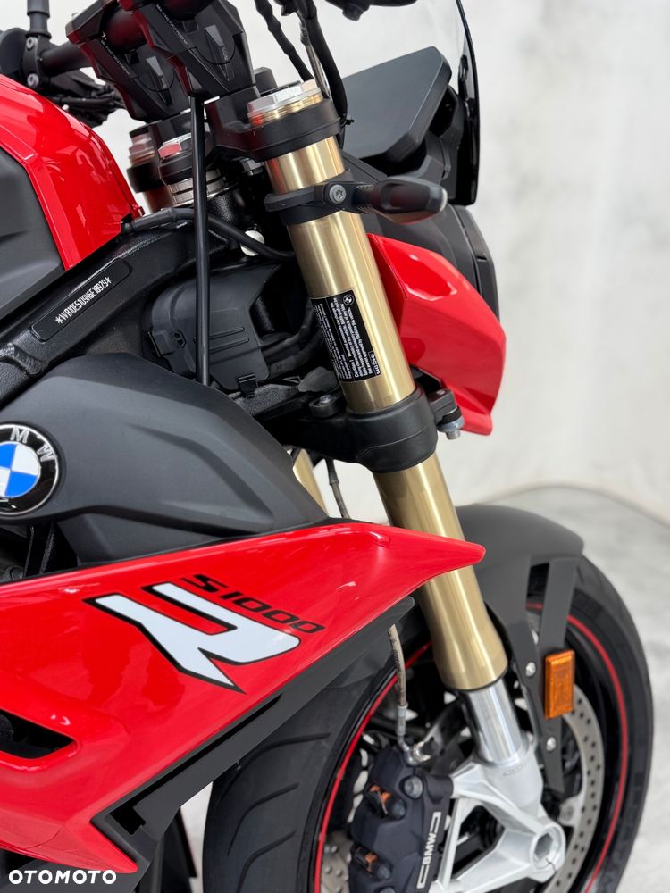 BMW S - 19