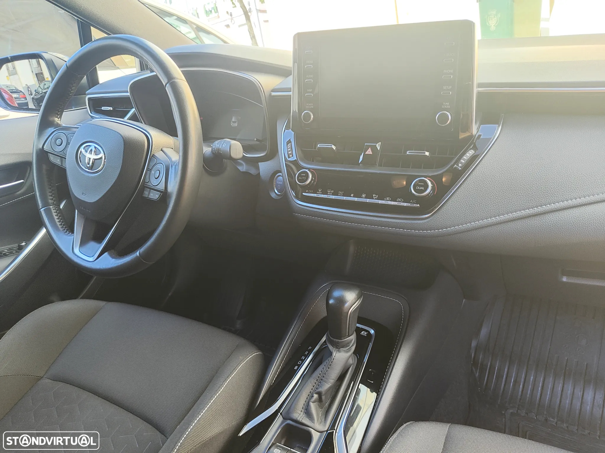 Toyota Corolla 1.8 Hybrid Square Collection - 13