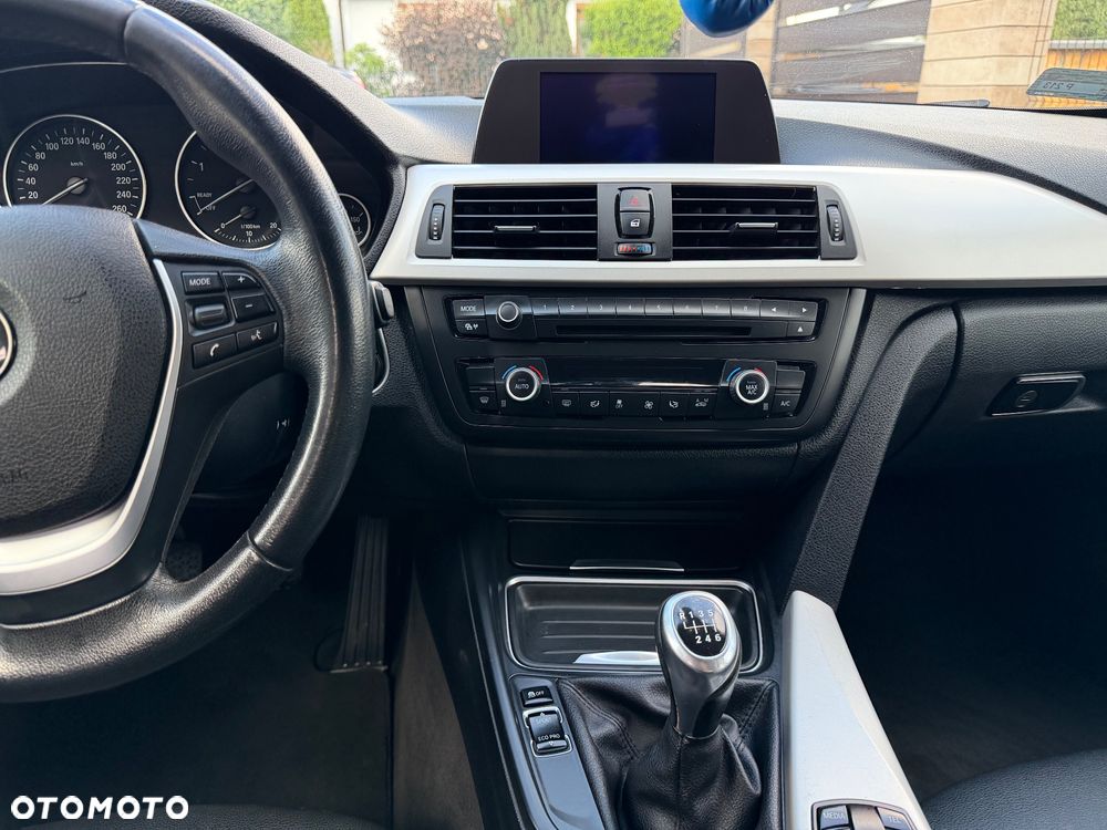 BMW Seria 3 318d Blue Performance Sport Line - 38