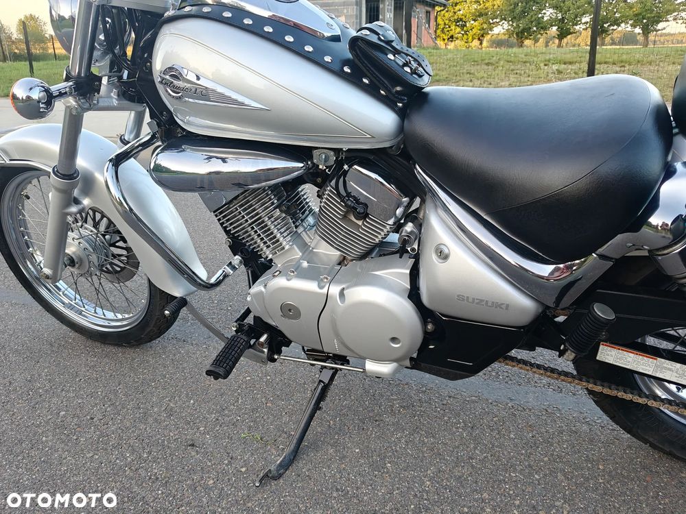 Suzuki Intruder - 22