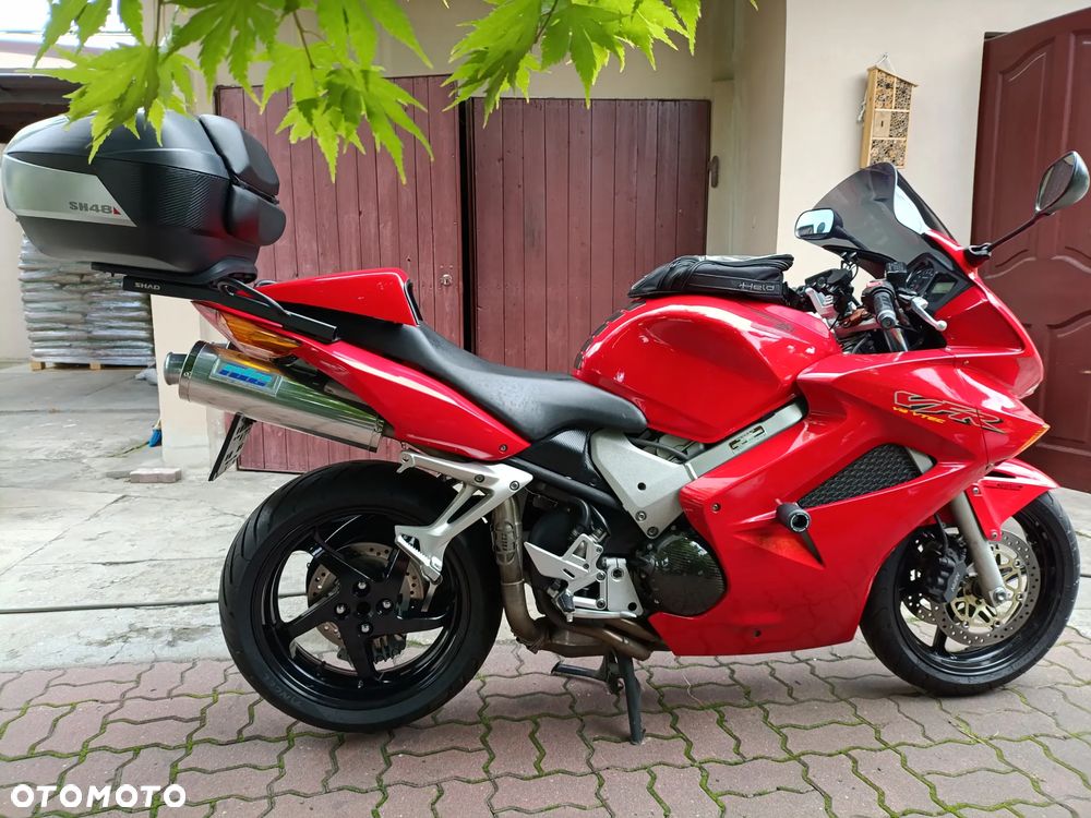 Honda VFR - 12