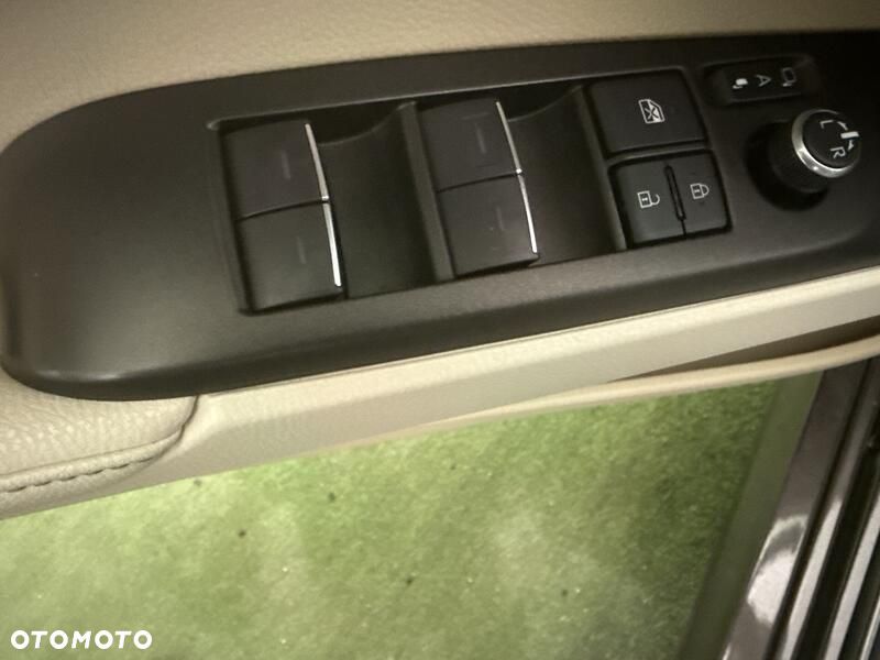 Toyota Camry 2.5 Hybrid Comfort CVT - 13