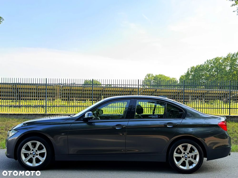 BMW Seria 3 320i Sport Line - 6