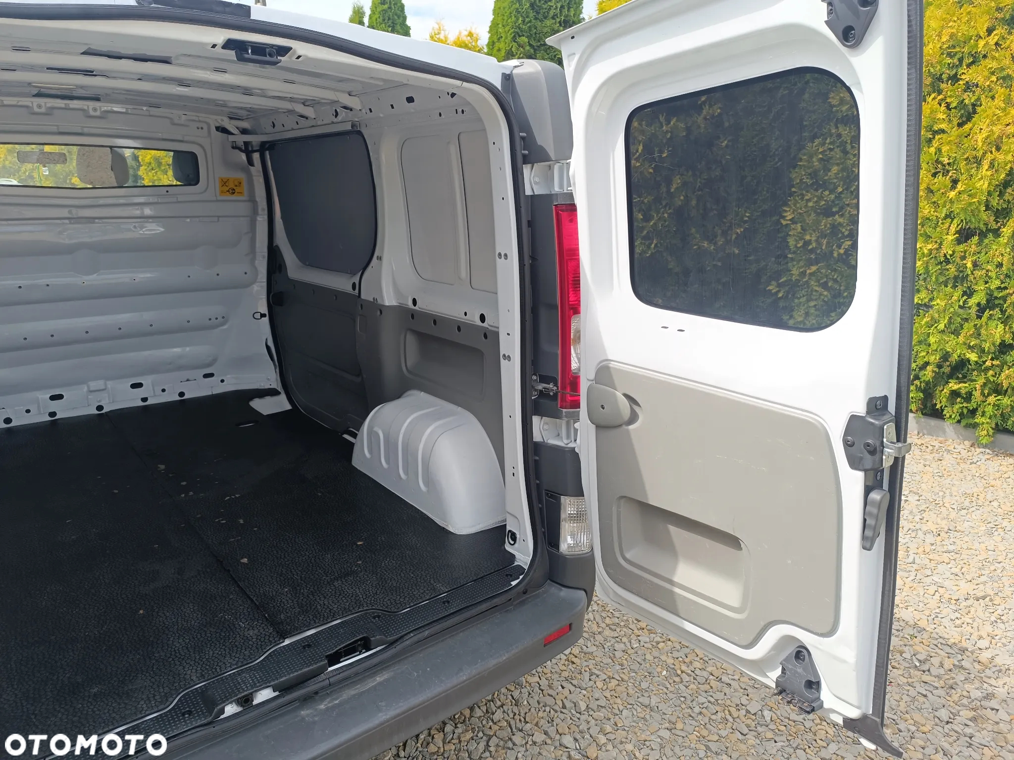 Renault TRAFIC - 24