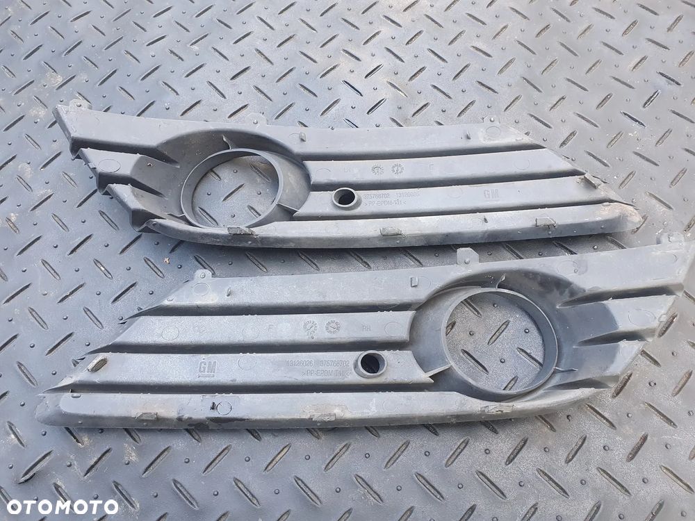 KRATKA ZDERZAKA LEWA PRAWA PRZÓD OPEL ASTRA H III 13126025 13126026 - 2