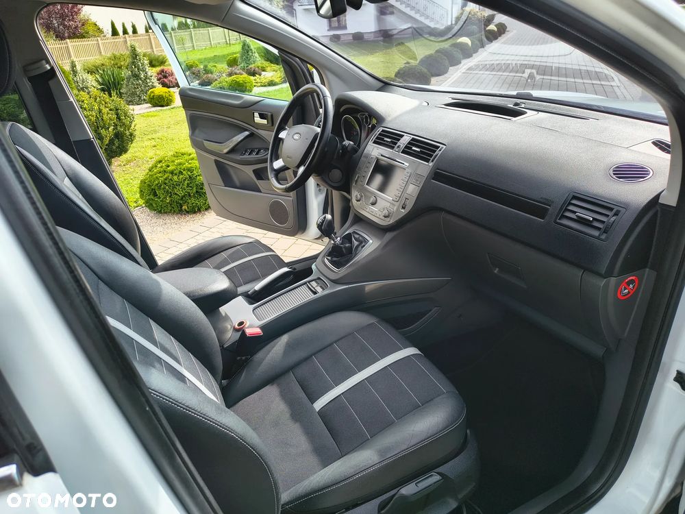 Ford Kuga 2.0 TDCi 2x4 Titanium - 28