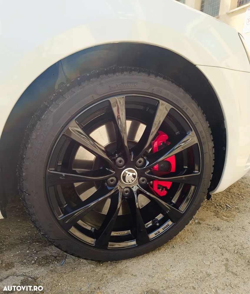 Skoda Octavia 2.0 TDI DSG RS - 9