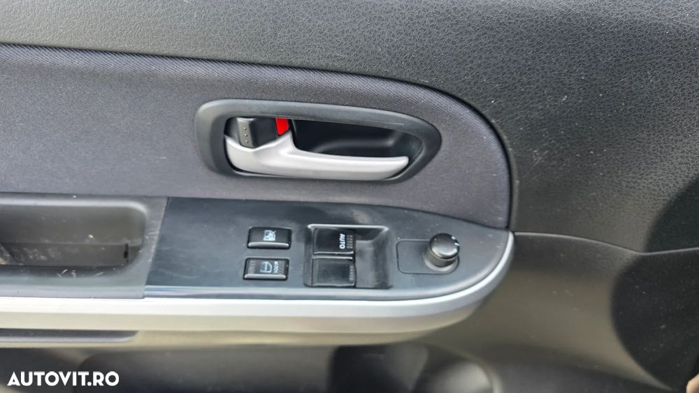 Suzuki Grand Vitara 1.9 DDiS Black&White DPF - 14