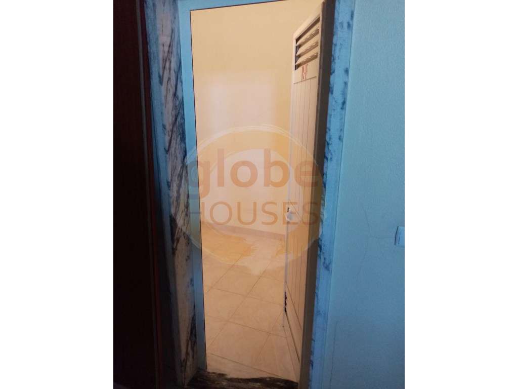 Apartamento T0 transformado em T1 em Paio Pires - Grande imagem: 4/9