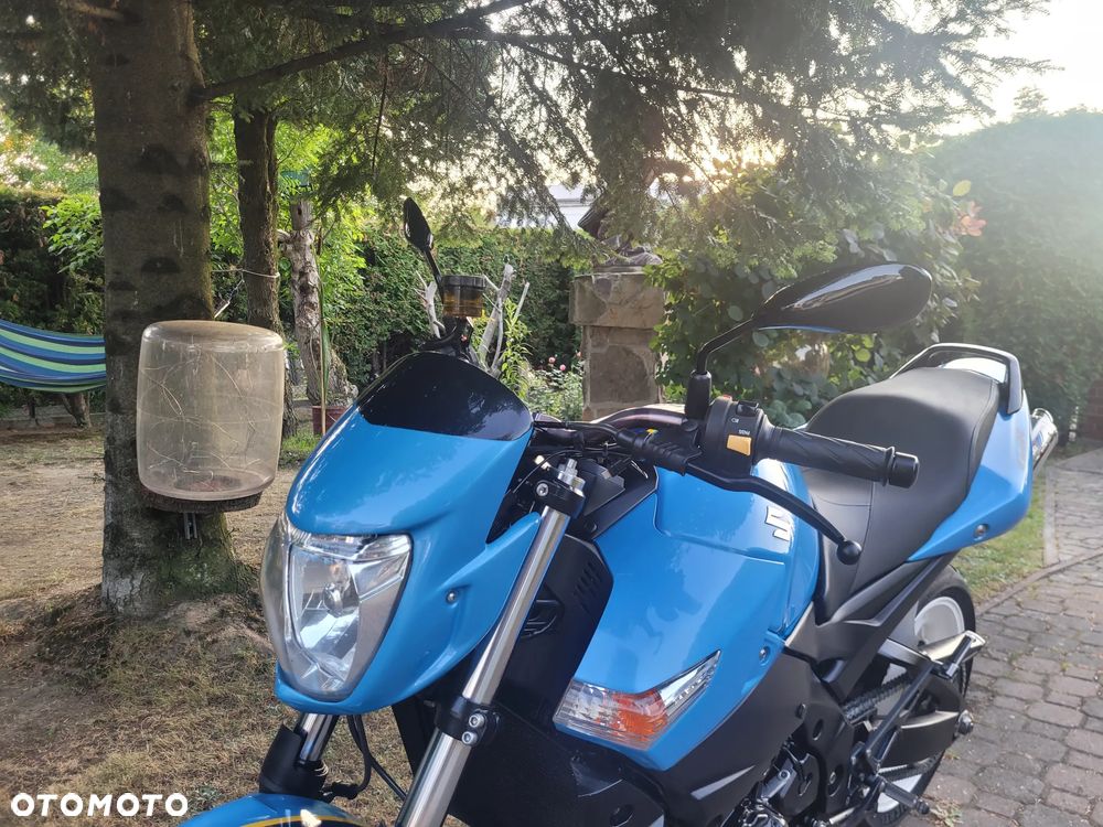 Suzuki GSR - 18