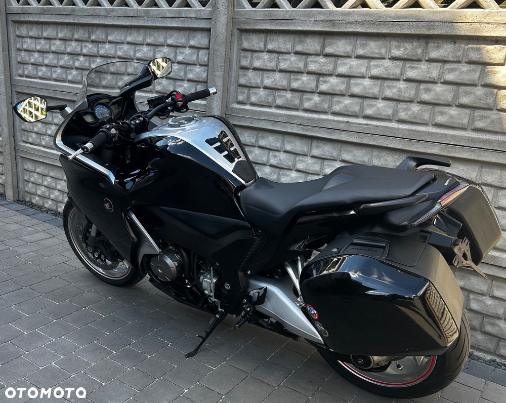 Honda VFR - 16