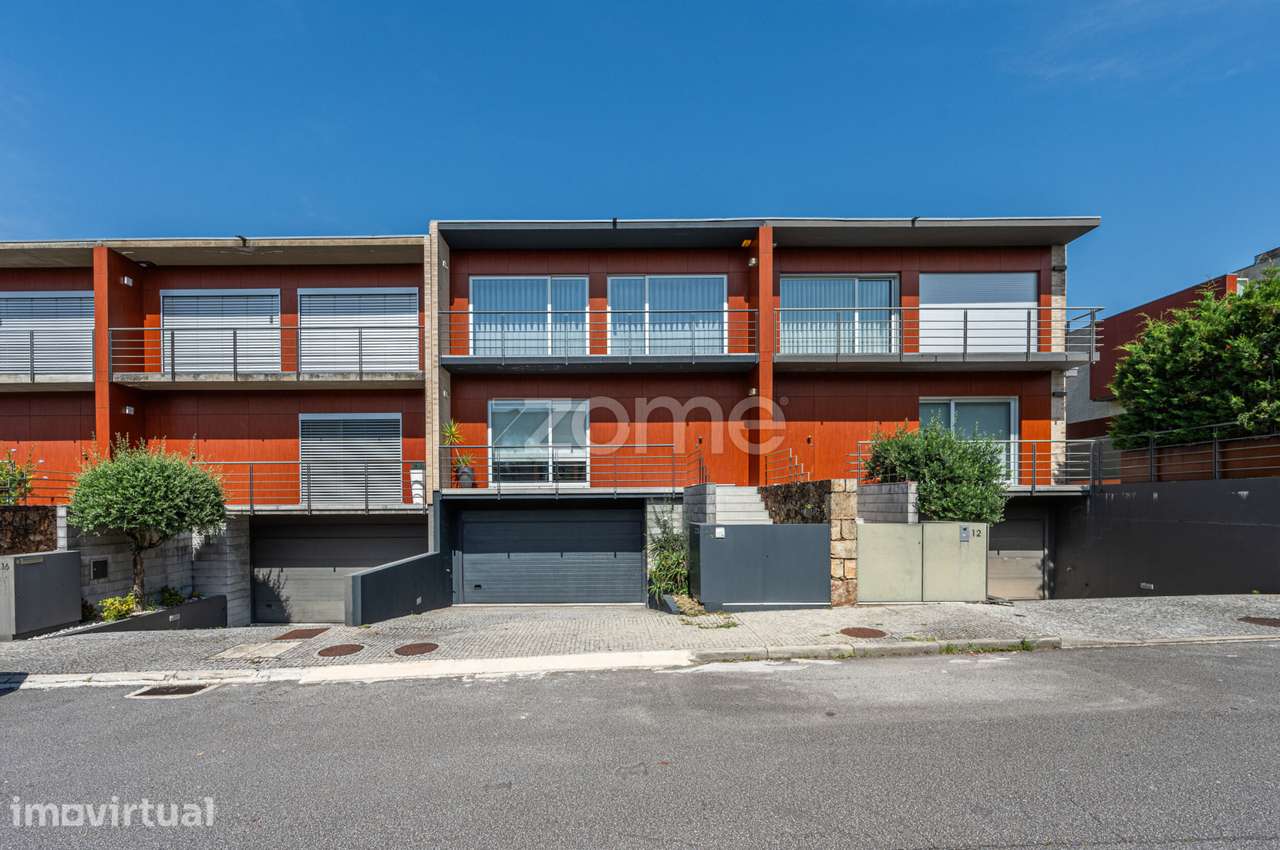 Moradia T4 | 345 m2 Área Bruta | Garagem | Logradouro | Fraião - Br... - Grande imagem: 2/43