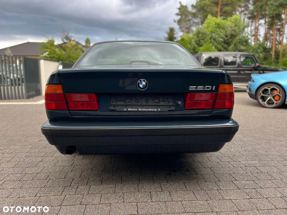 BMW Seria 5 520i - 11
