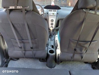 Toyota Yaris - 10