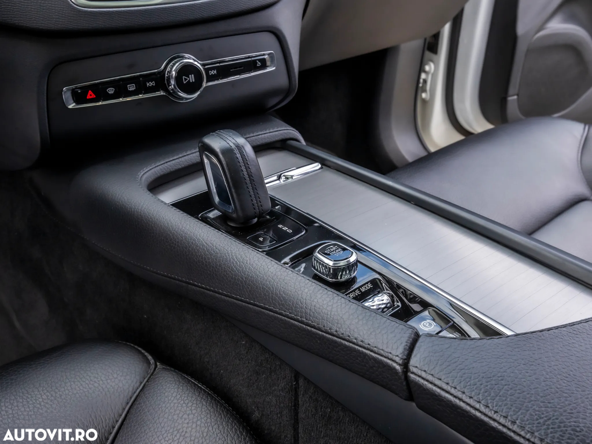 Volvo XC 90 T8 AWD Twin Engine Geartronic Momentum - 23