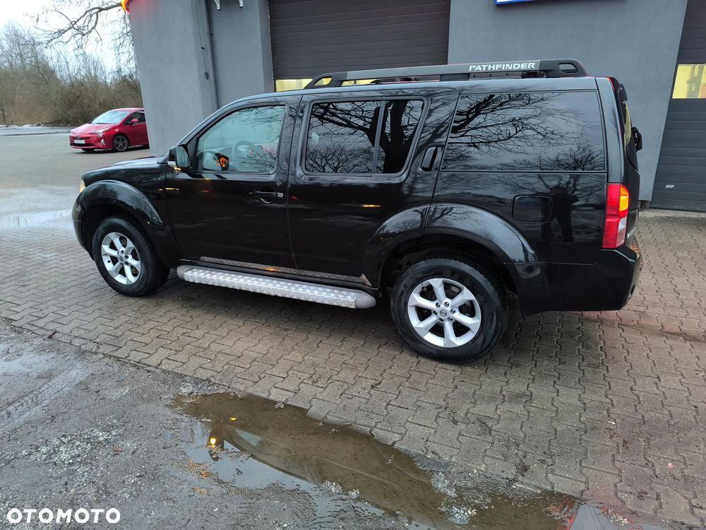 Nissan Pathfinder 2.5 D LE - 8