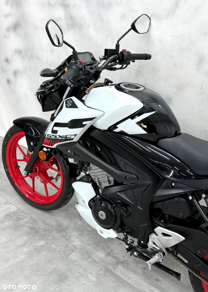 Suzuki GSX - 4
