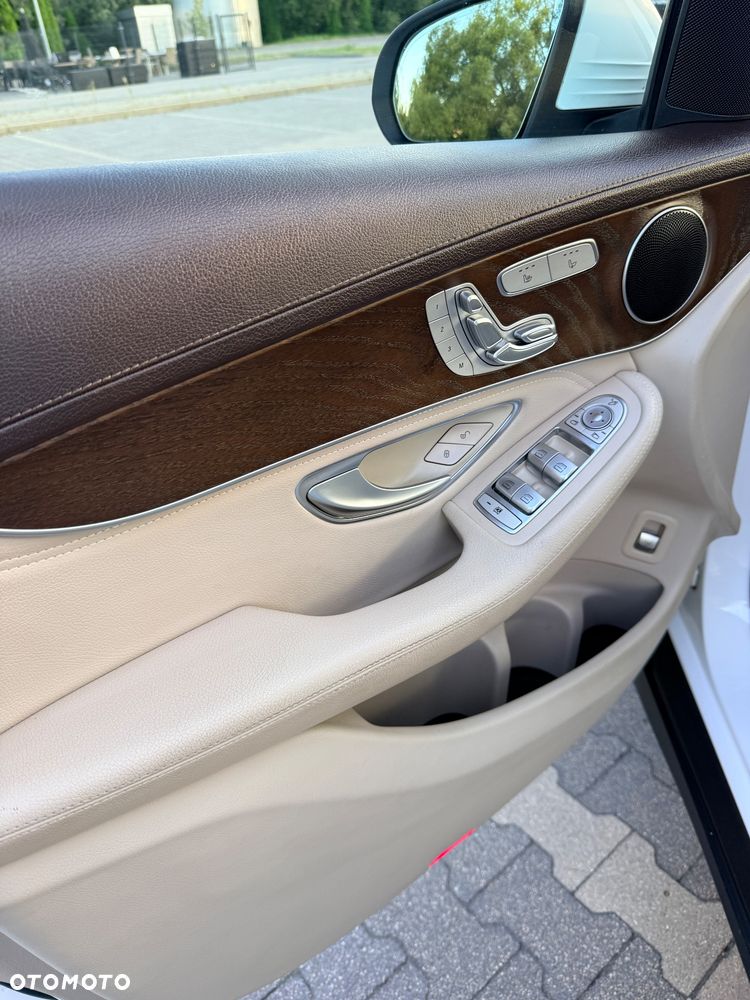 Mercedes-Benz GLC - 33