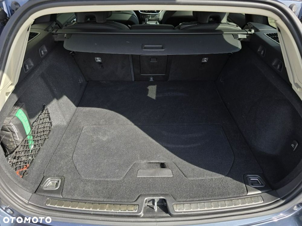 Volvo V60 B4 B Plus Dark - 16