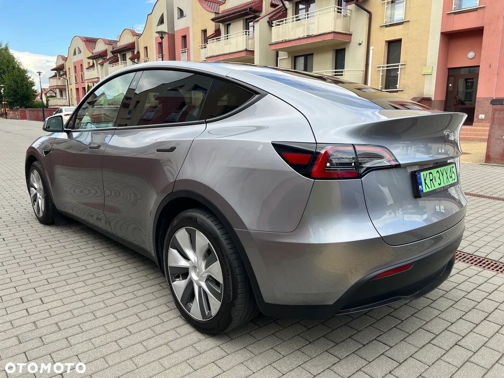 Tesla Model Y - 2