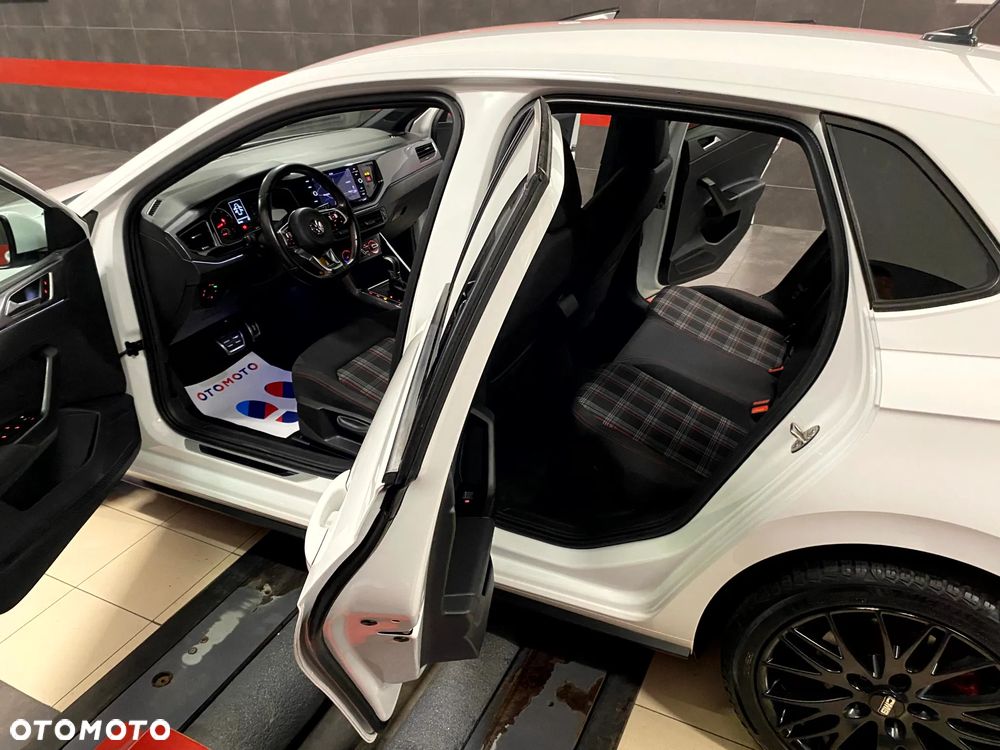 Volkswagen Polo 2.0 TSI OPF DSG GTI - 22