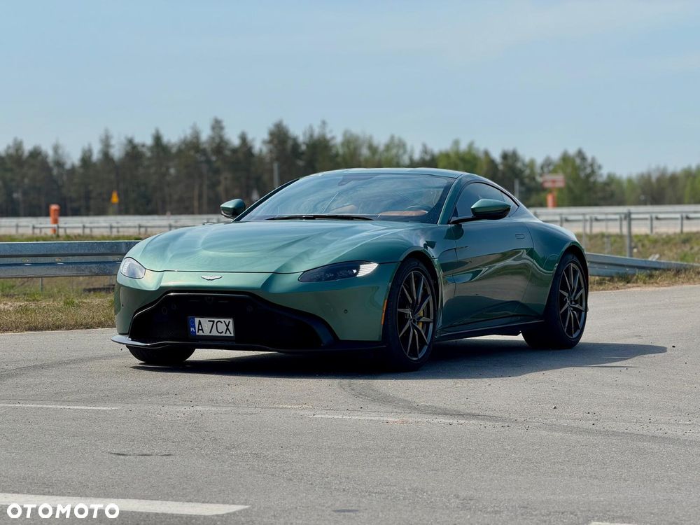 Aston Martin Vantage - 10