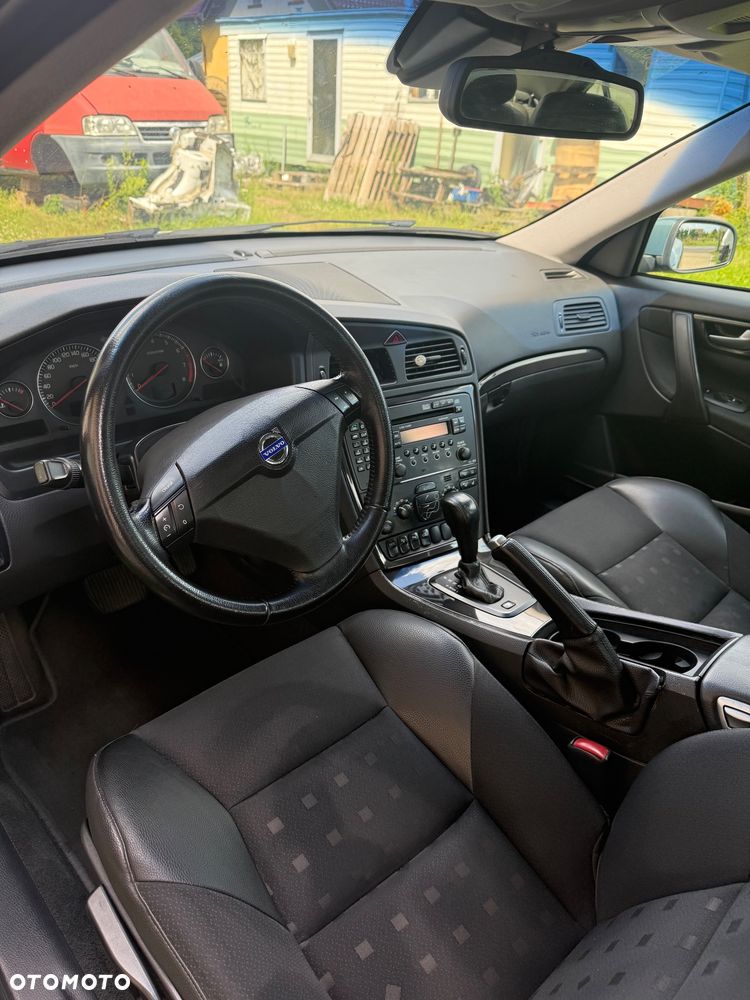 Volvo S60 2.5T Momentum - 6