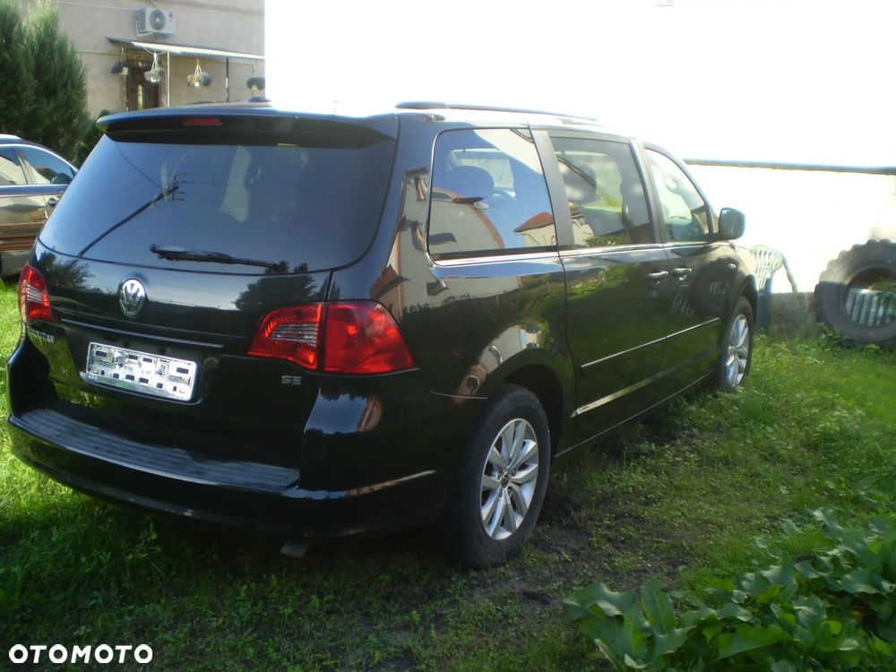 Volkswagen Routan - 4