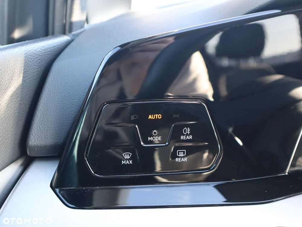 Volkswagen Golf - 24