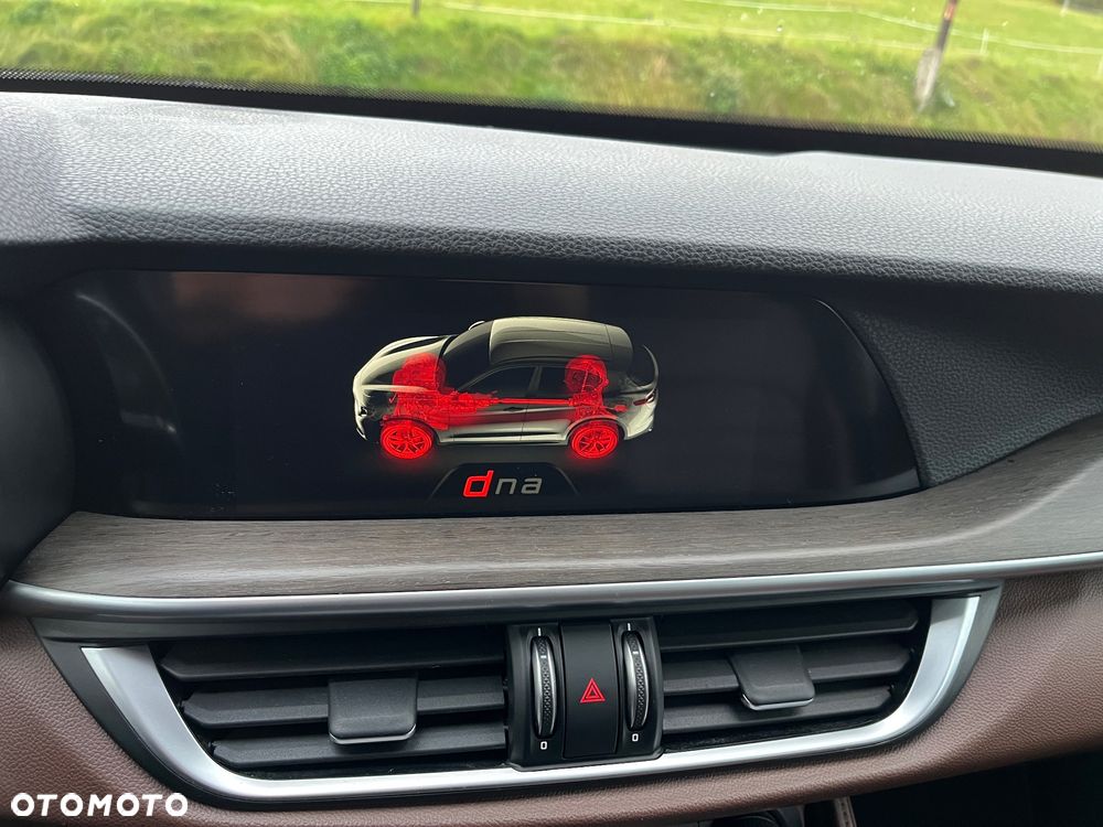 Alfa Romeo Stelvio 2.0 Turbo 16V AT8-Q4 First Edition - 23