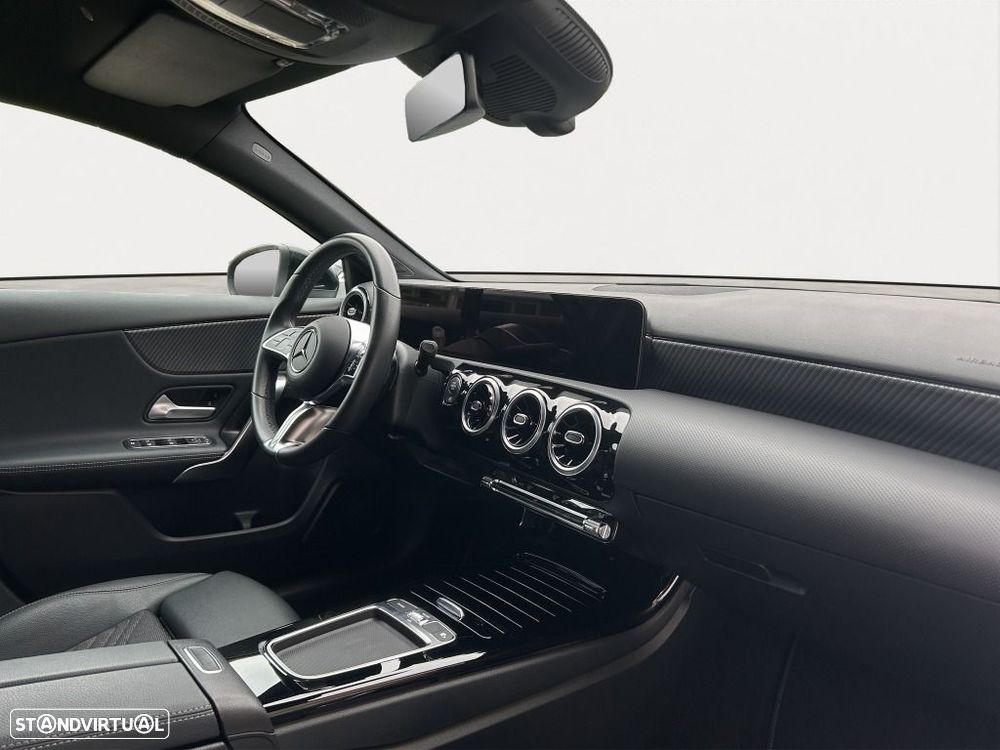 Mercedes-Benz A 180 d — fotografia 12
