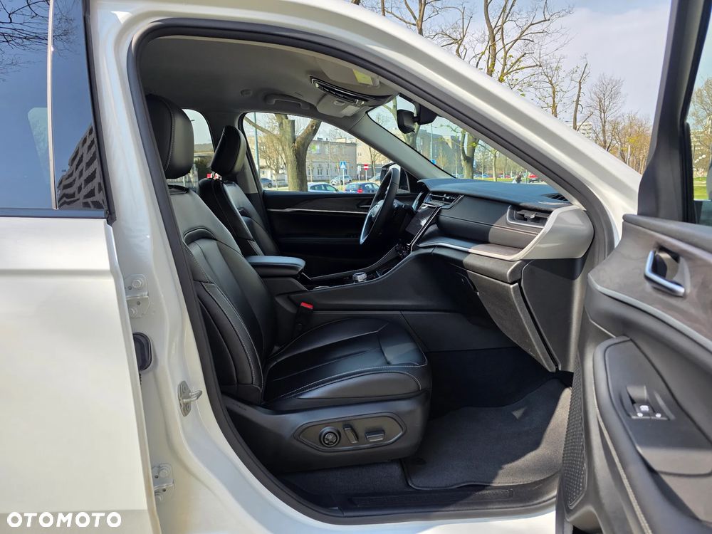 Jeep Grand Cherokee - 38