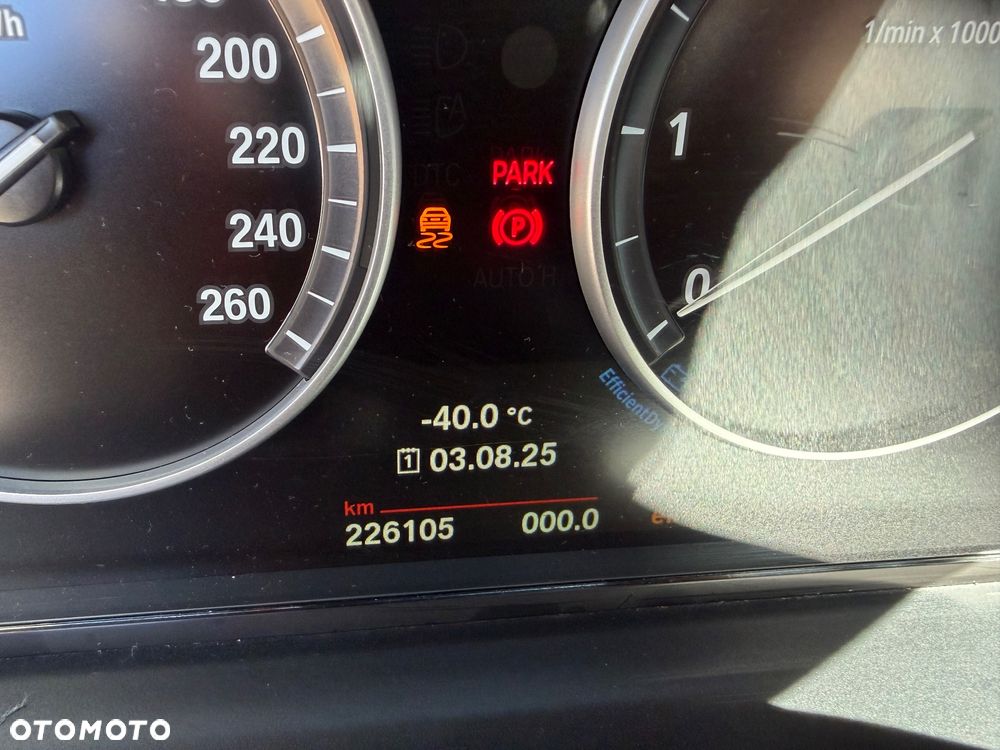 BMW Seria 5 520d xDrive - 13