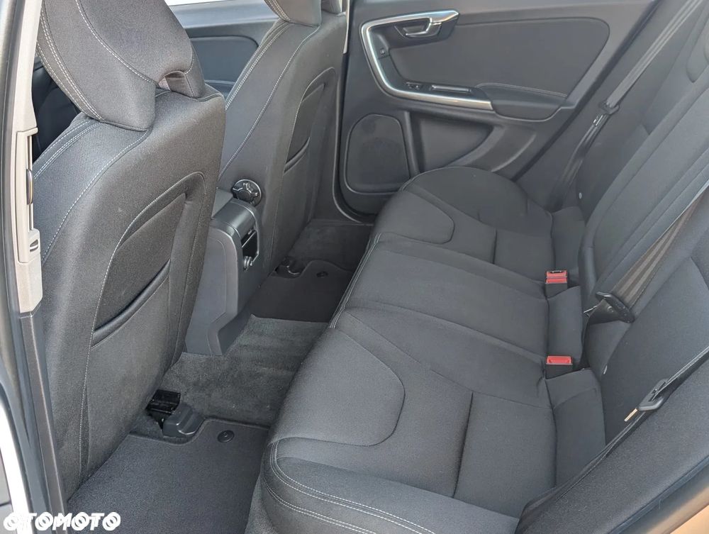 Volvo S60 T4 Momentum - 19