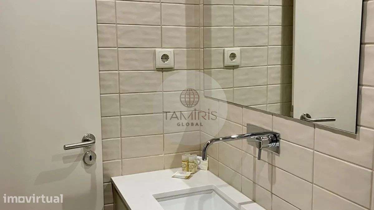 Prédio com seis apartamentos e loja na Zona Histórica do Porto - Grande imagem: 4/20