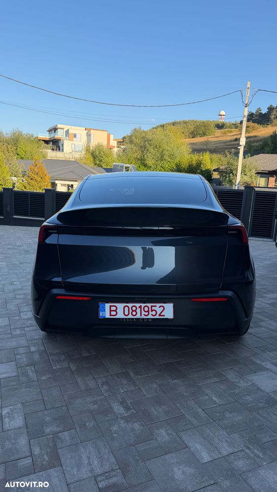 TESLA Model Y 2026 — imagine 5