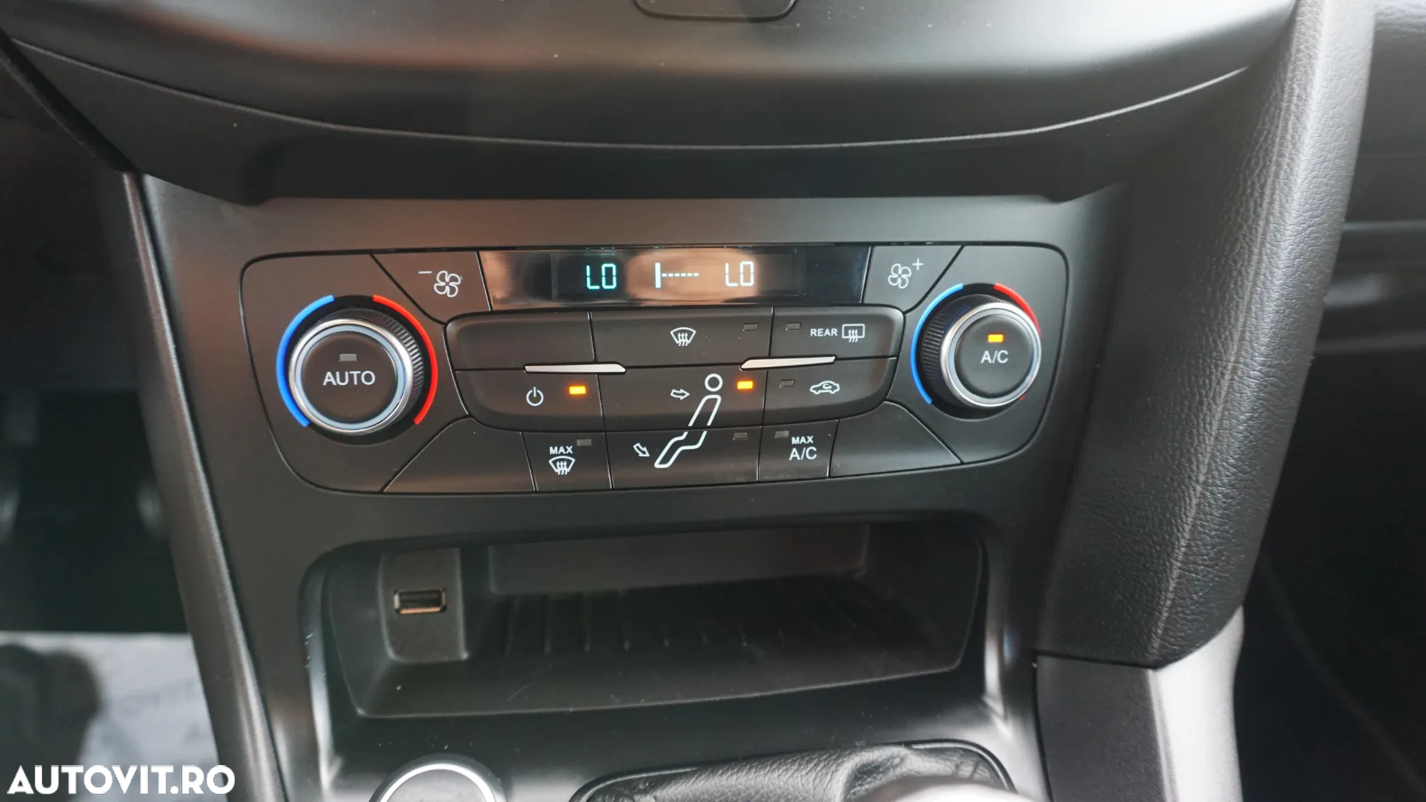 Ford Focus 1.0 EcoBoost Trend - 28