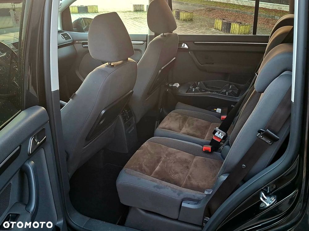 Volkswagen Touran 2.0 TDI DPF Highline - 14