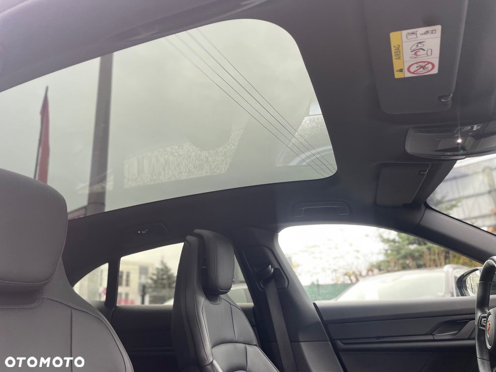 Porsche Taycan Sport Turismo Performance Plus - 12