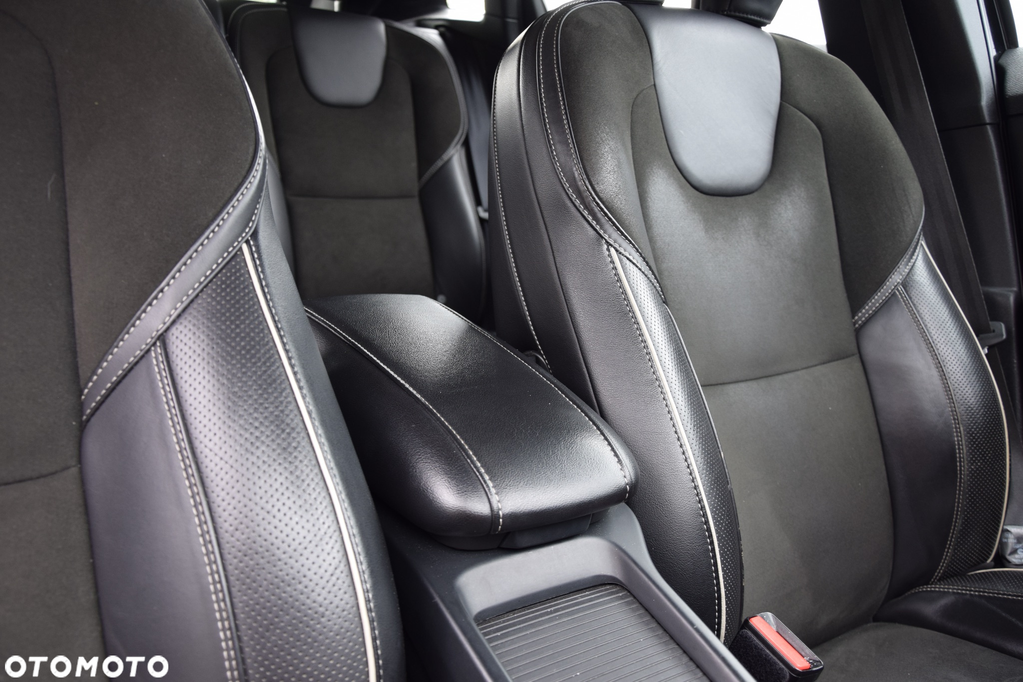 Volvo V40 D3 Drive-E R-Design Kinetic - 27