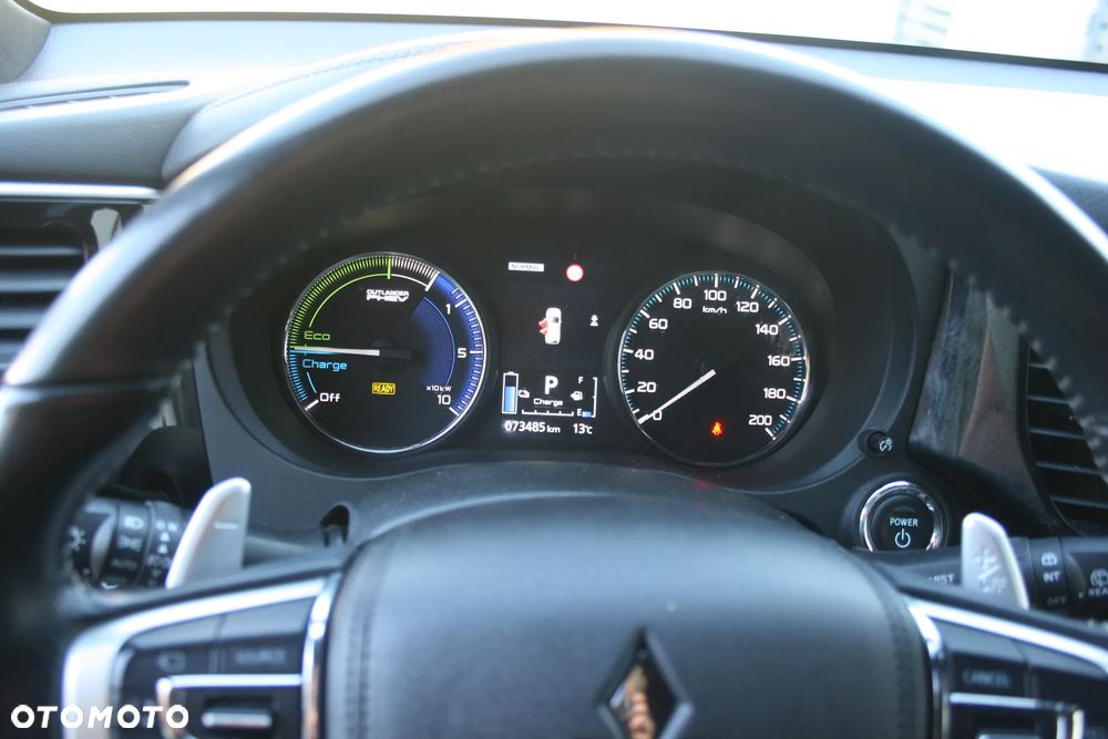 Mitsubishi Outlander - 24