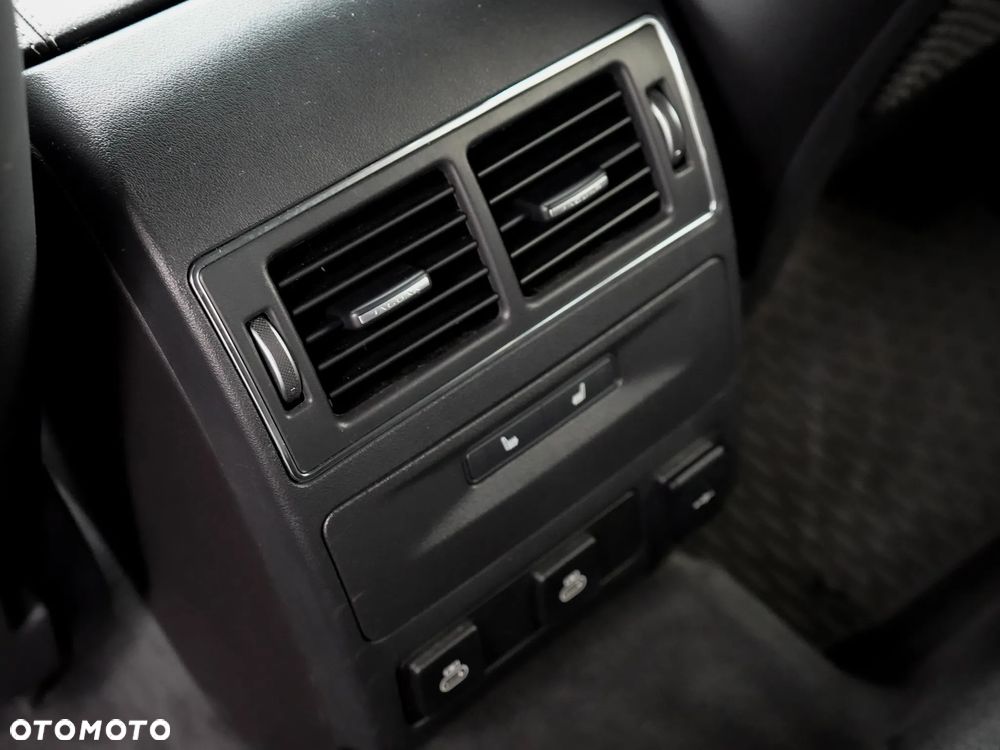 Jaguar F-Pace D200 AWD R-Dynamic S - 30