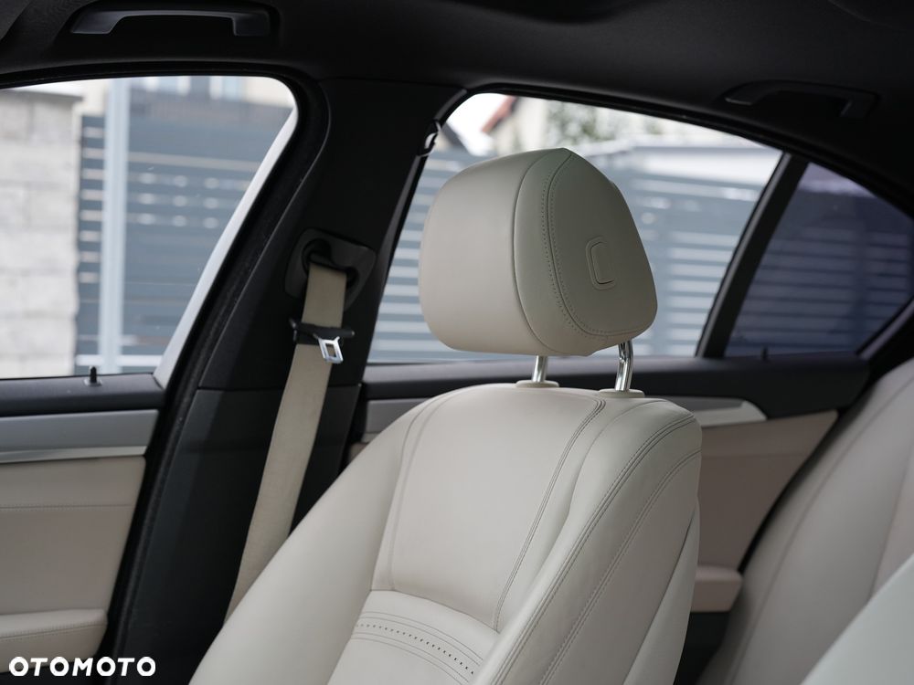 BMW Seria 5 535i - 22