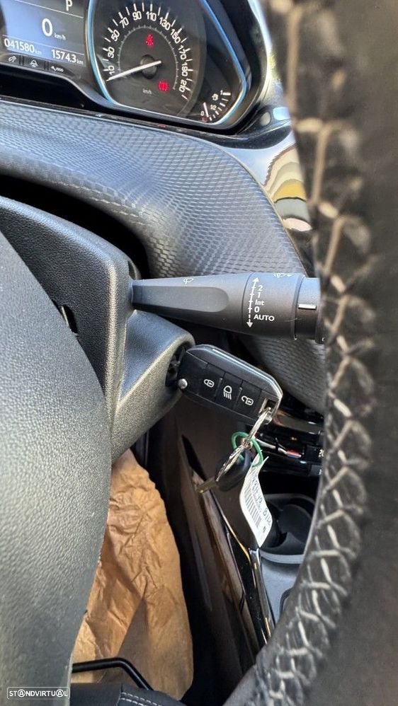 Peugeot 2008 1.2 PureTech Allure EAT6 - 25