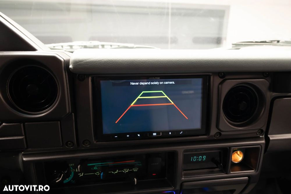 Toyota Land Cruiser - 37